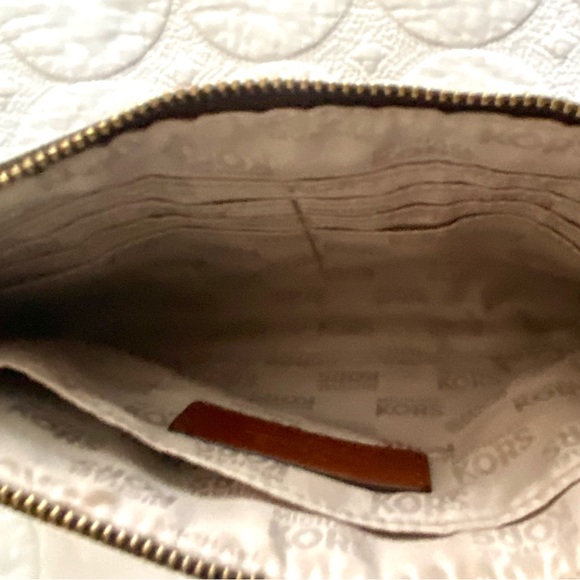Michael Kors purse wristlet - Picture 3 of 4